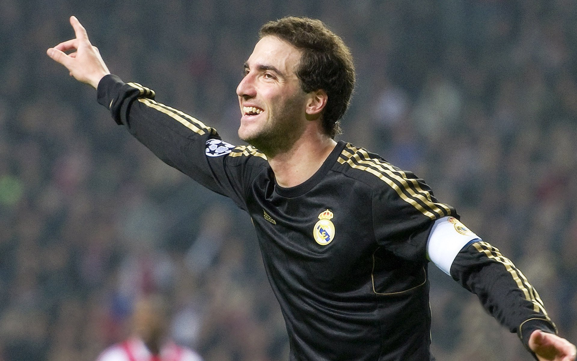 浓眉状态火热连续封盖成为湖人内线屏障，湖人浓眉打什么位置